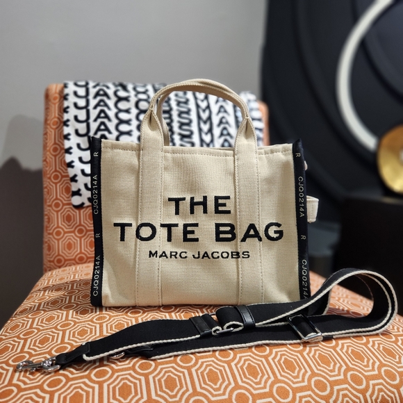 Marc Jacobs The Jacquard Medium Tote Bag - Picture 7 of 11